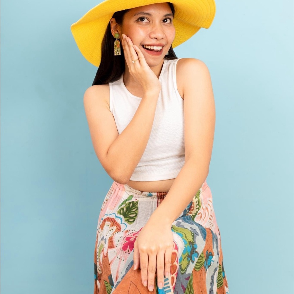 Whit tank crop top.